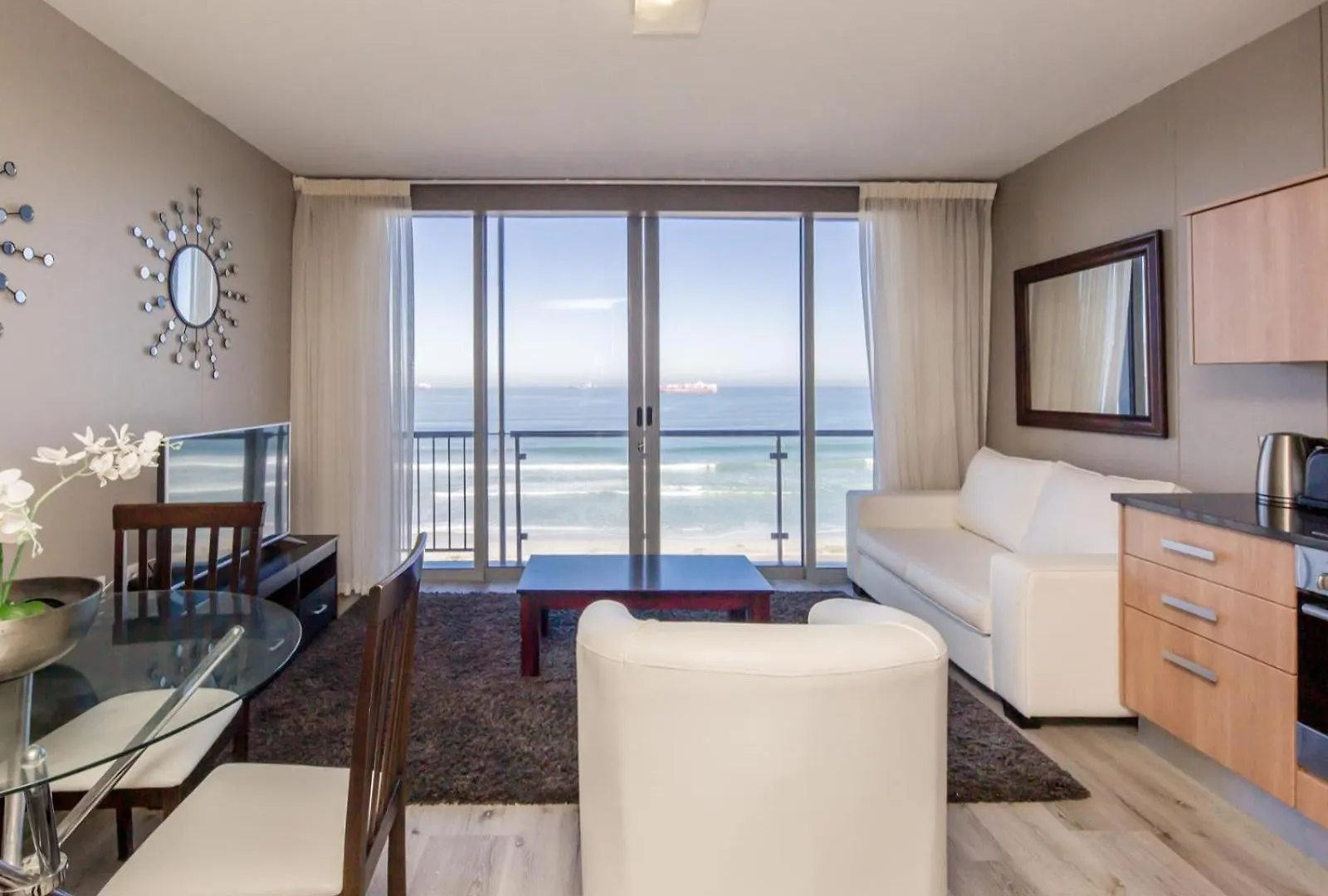Infinity Self Catering Apartments Bloubergstrand