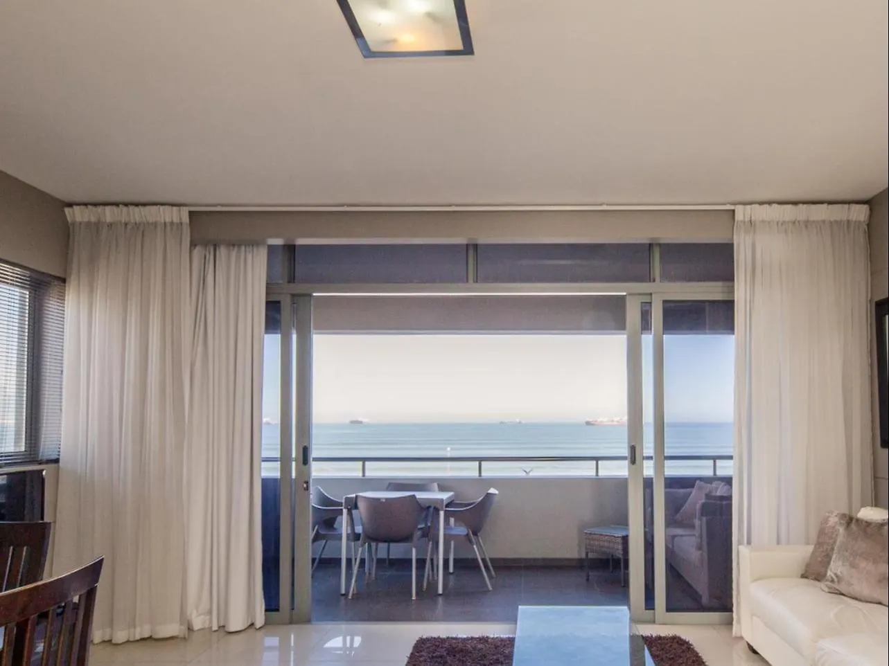 Infinity Self Catering Apartments Bloubergstrand