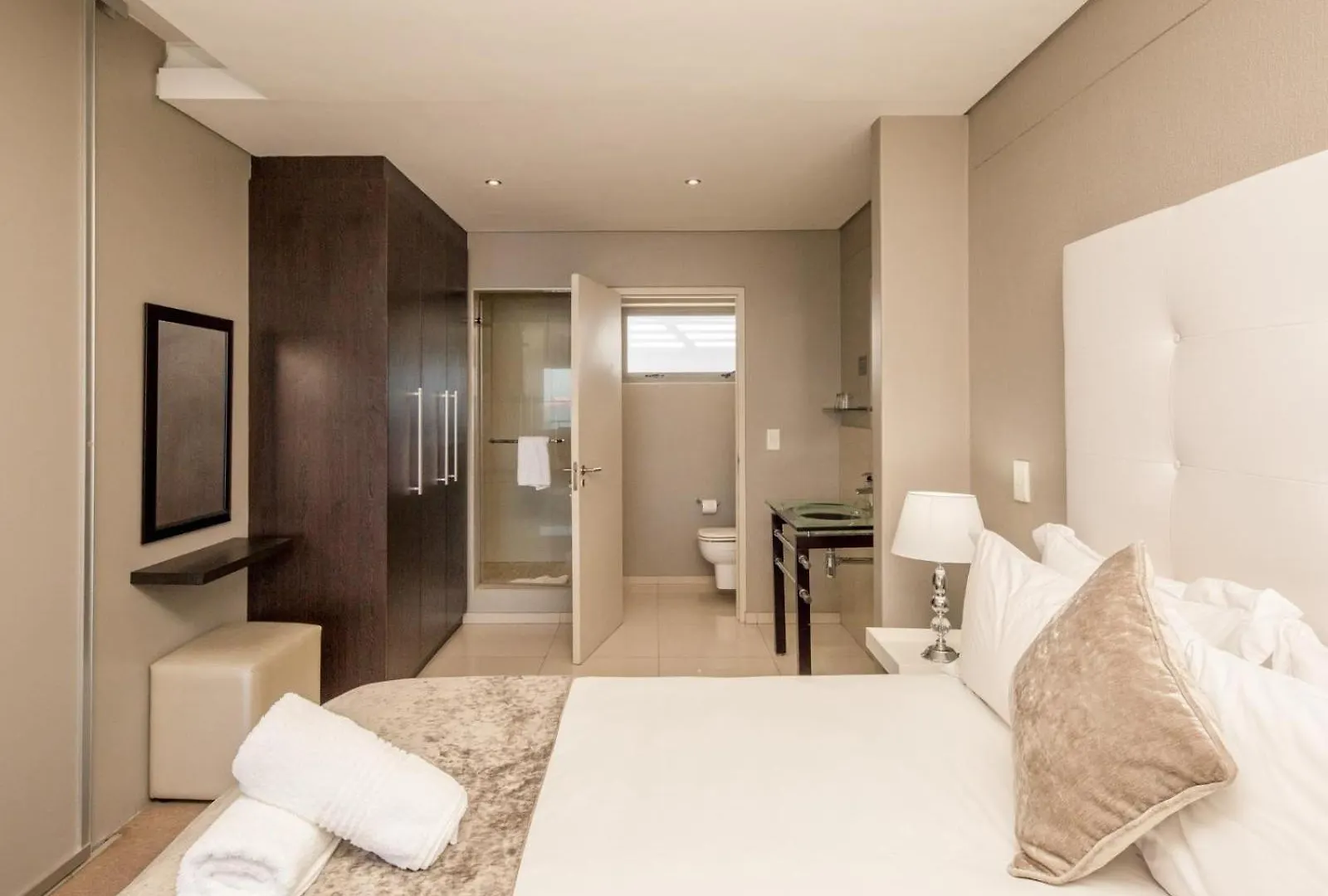 Infinity Self Catering Apartments Bloubergstrand