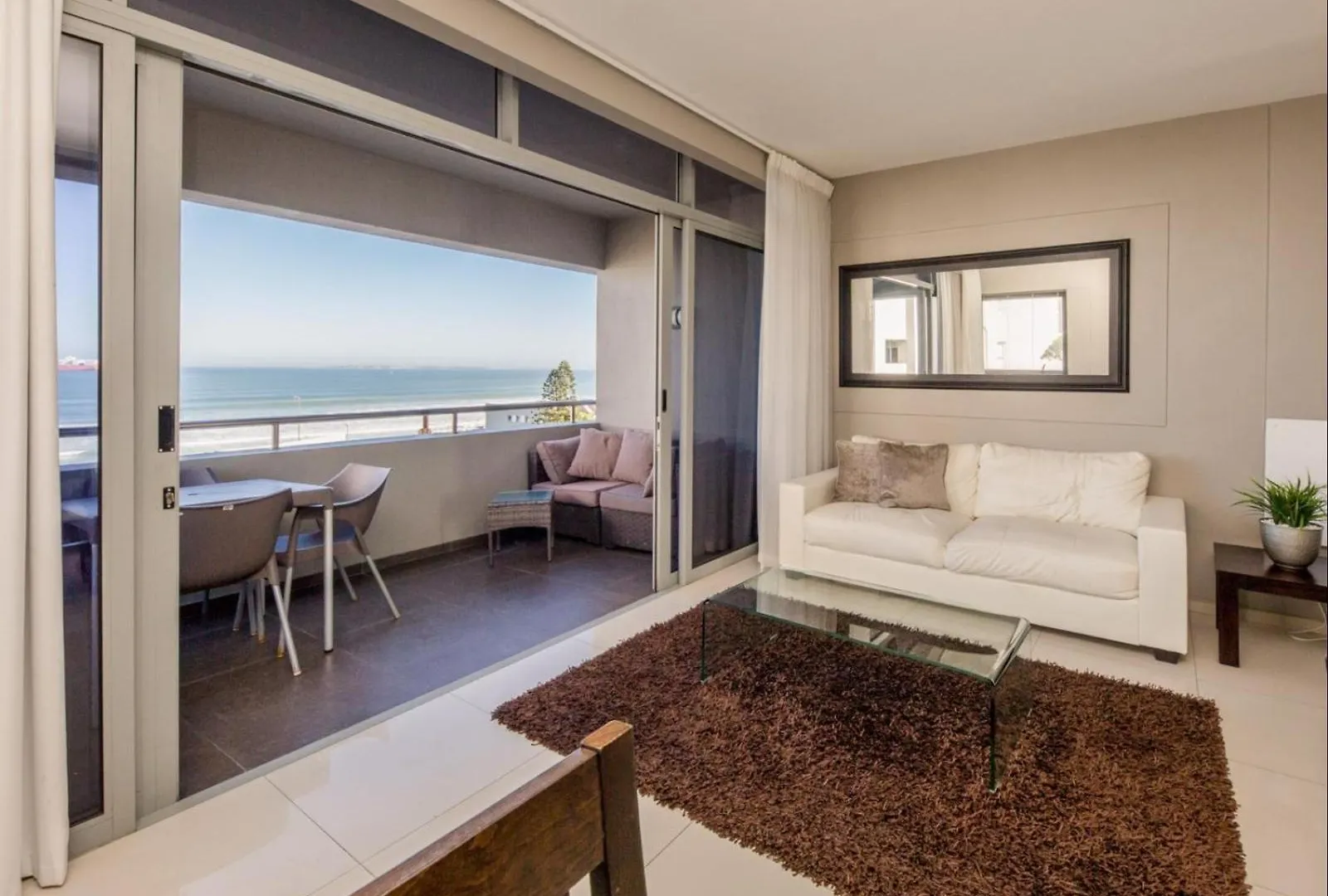 Infinity Self Catering Apartments Bloubergstrand
