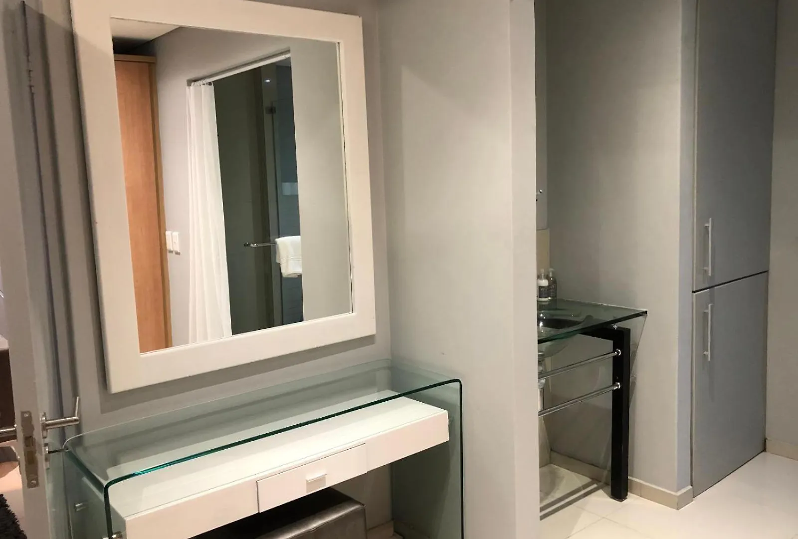 Infinity Self Catering Apartments Bloubergstrand