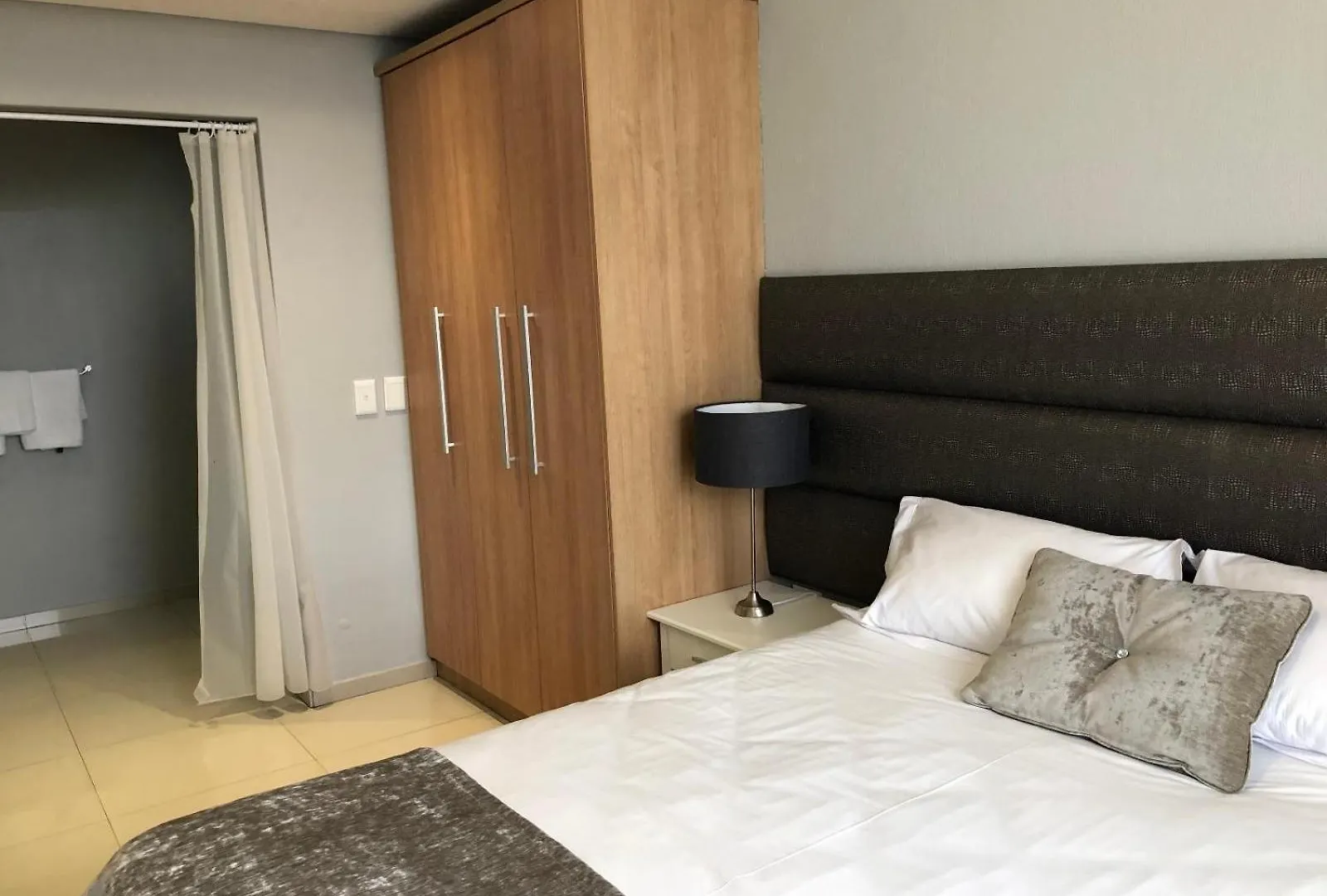 Infinity Self Catering Apartments Bloubergstrand
