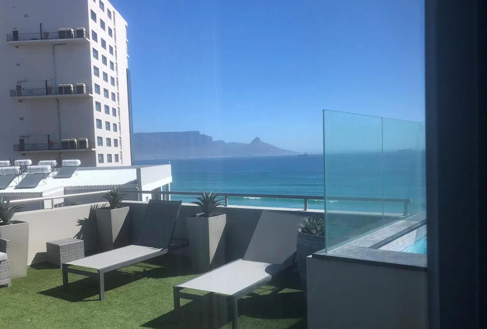 Infinity Self Catering Apartments Bloubergstrand