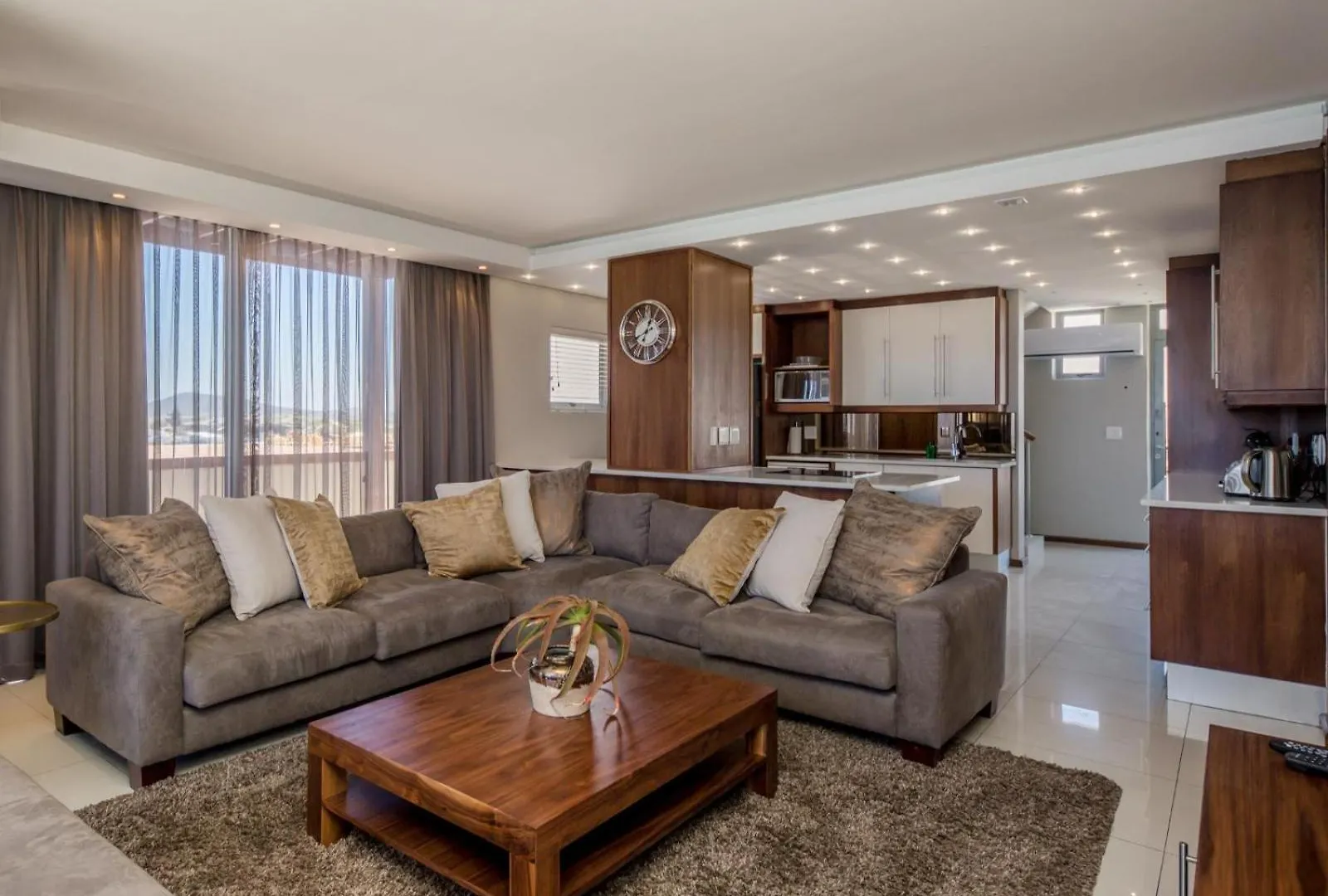 Infinity Self Catering Apartments Bloubergstrand
