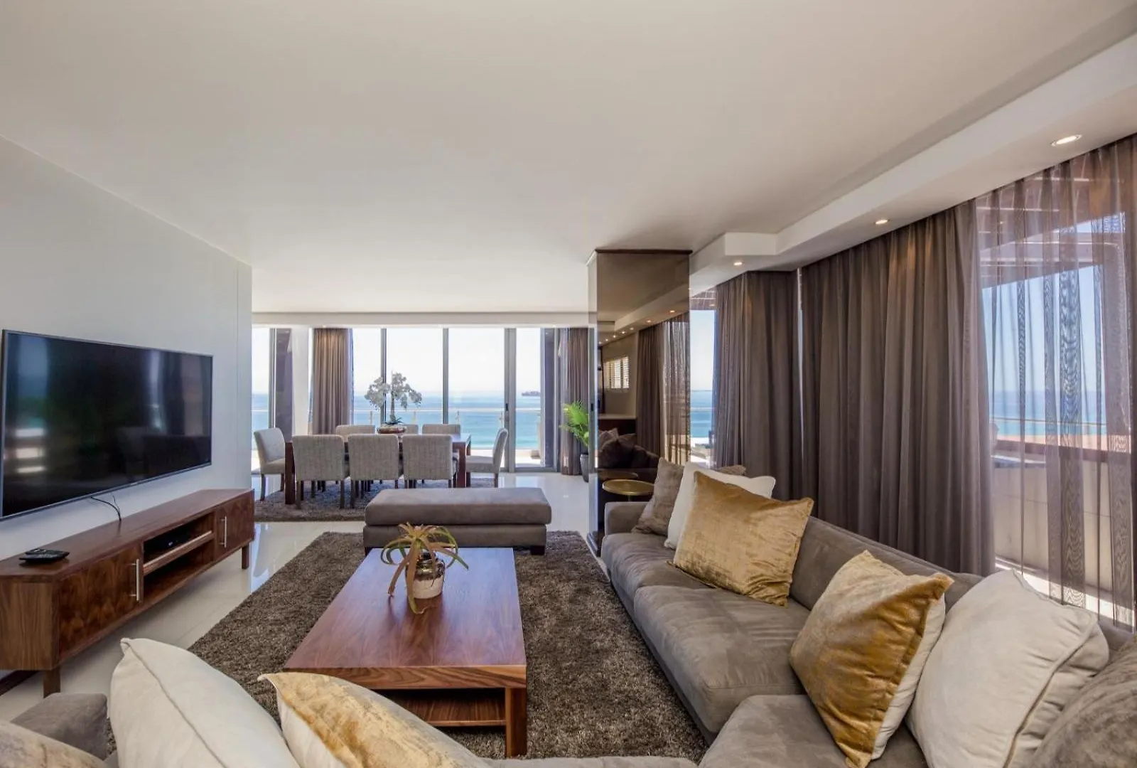Infinity Self Catering Apartments Bloubergstrand