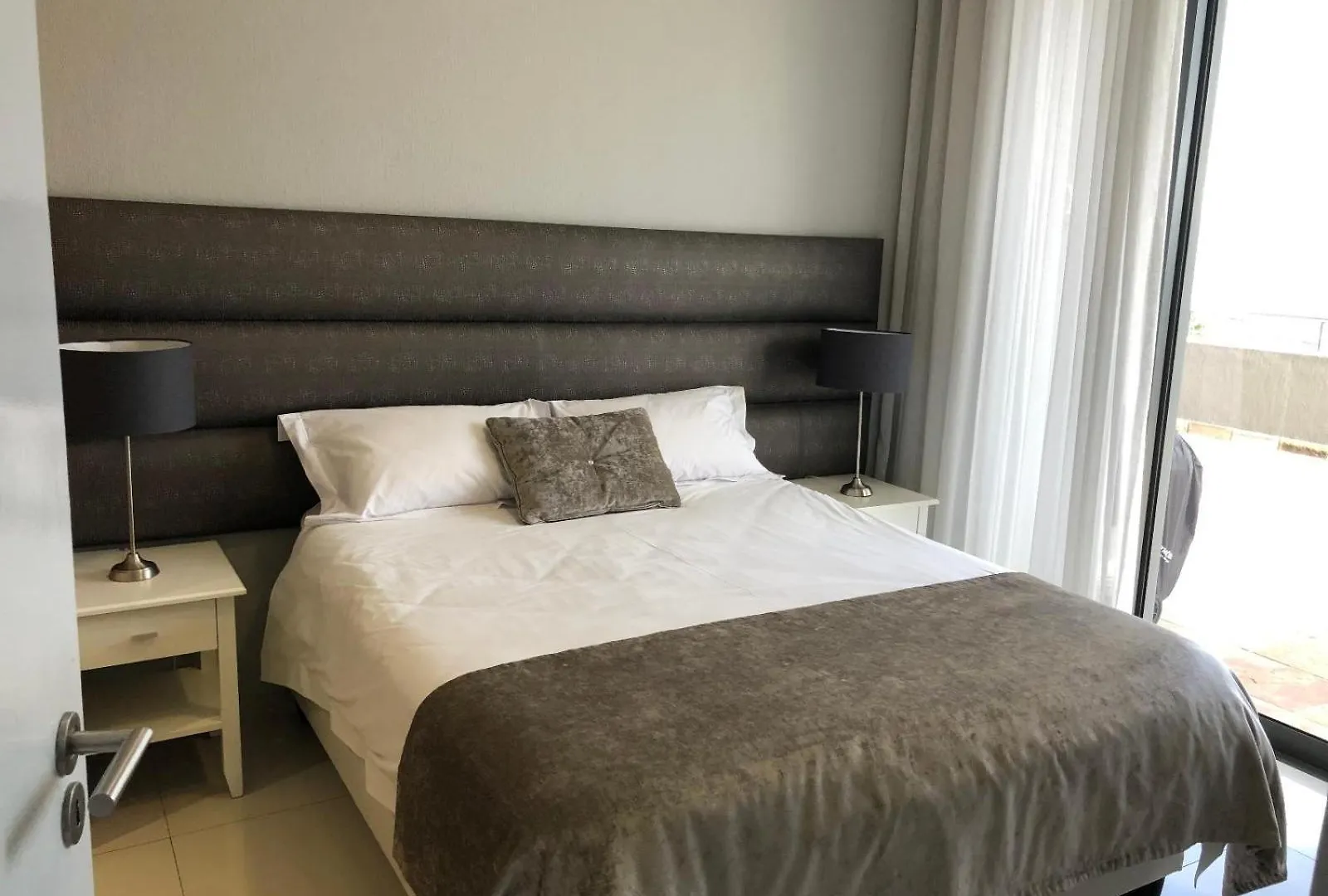 Infinity Self Catering Apartments Bloubergstrand