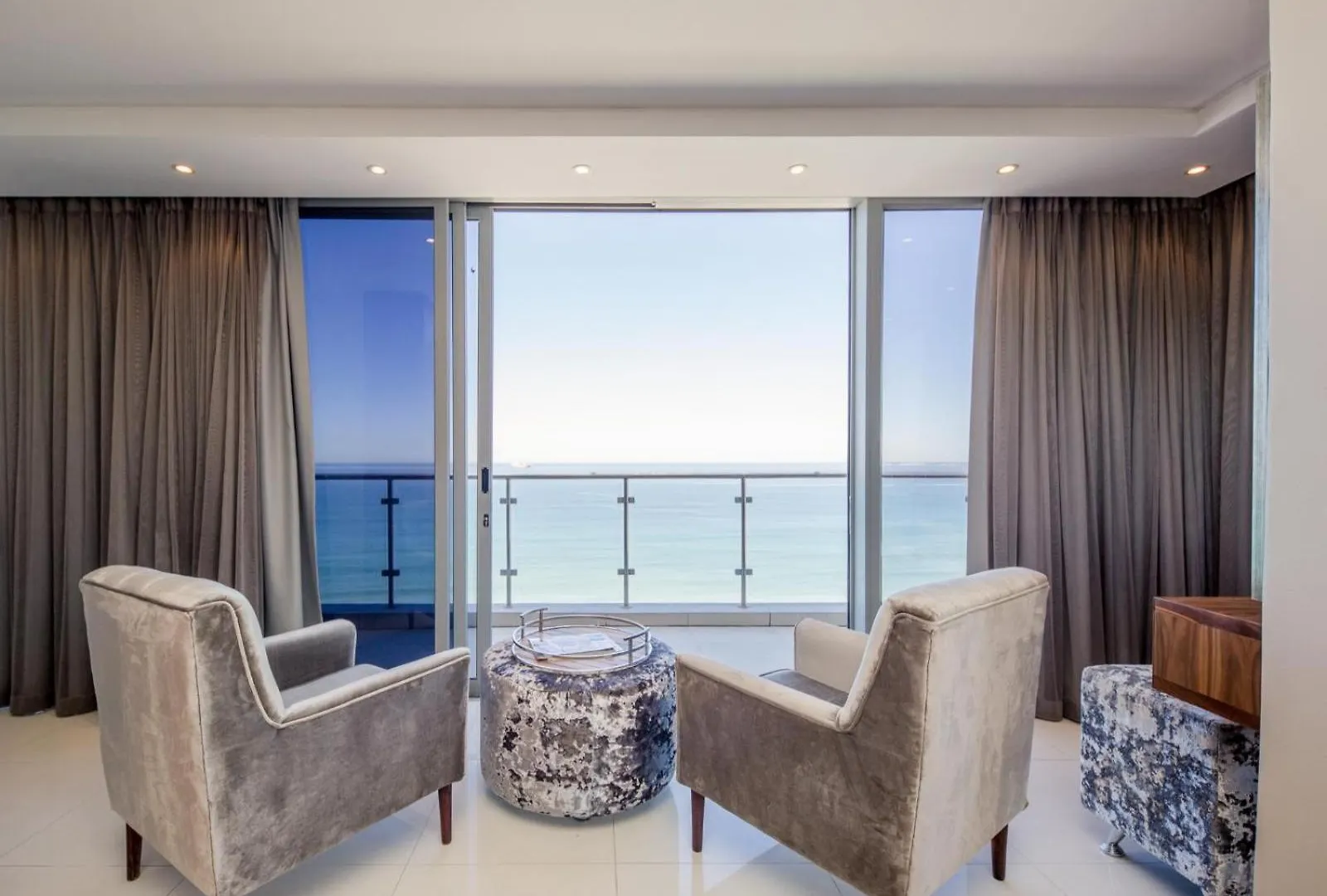 Infinity Self Catering Apartments Bloubergstrand
