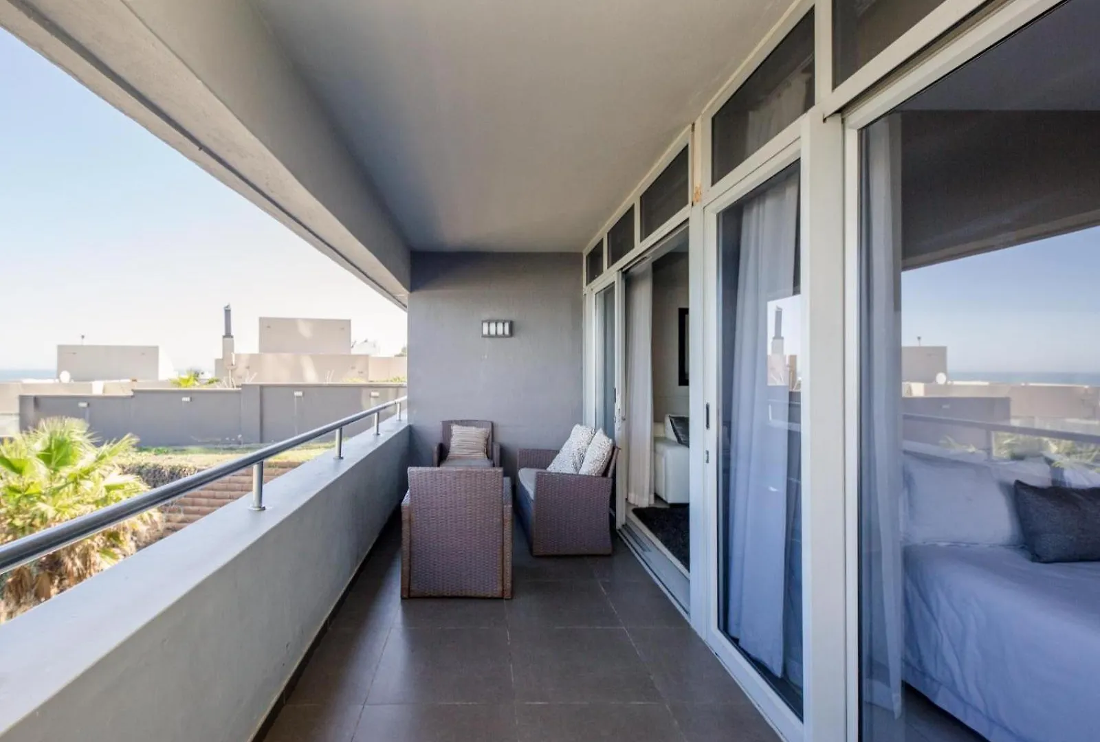 Infinity Self Catering Apartments Bloubergstrand