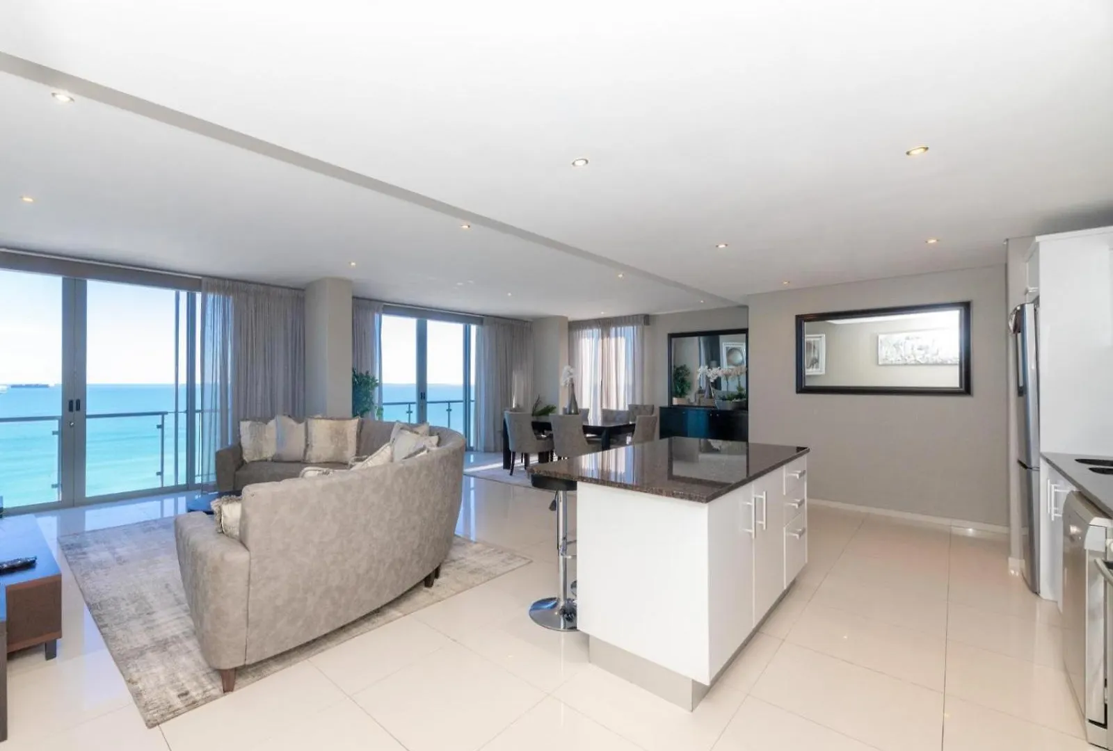 Infinity Self Catering Apartments Bloubergstrand