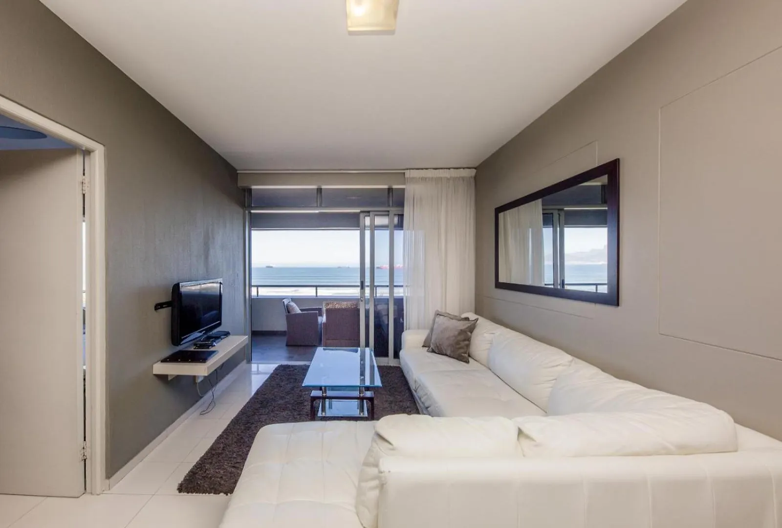 Infinity Self Catering Apartments Bloubergstrand Güney Afrika