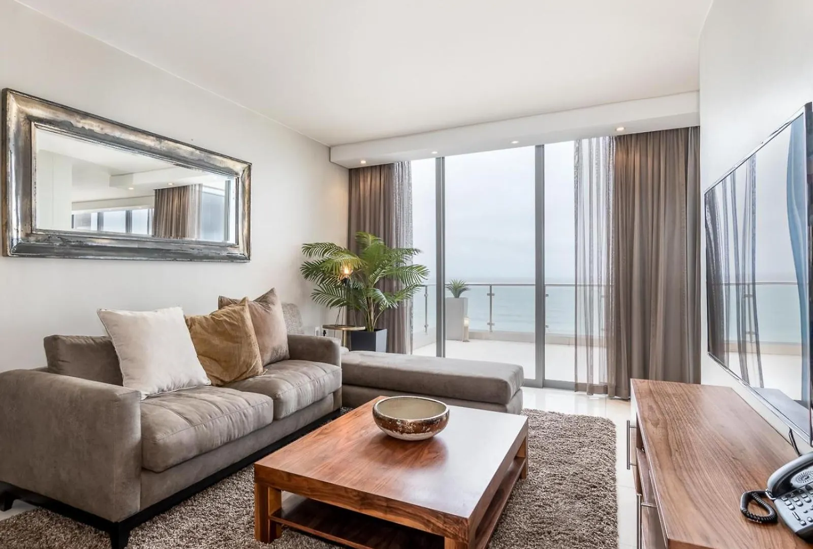 Infinity Self Catering Apartments Bloubergstrand