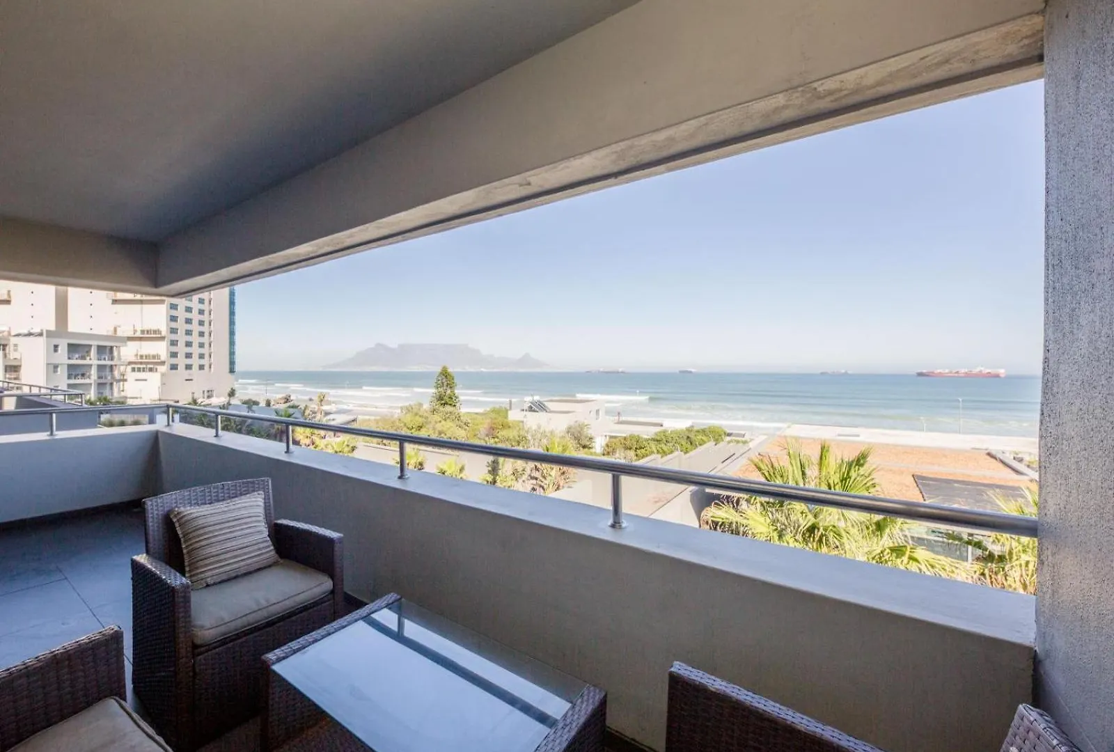 Infinity Self Catering Apartments Bloubergstrand