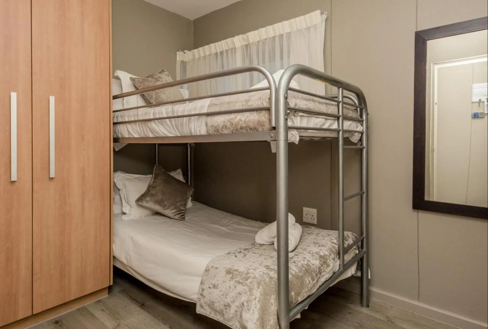 Infinity Self Catering Apartments Bloubergstrand