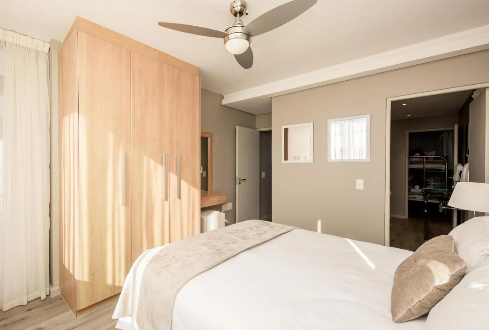 Infinity Self Catering Apartments Bloubergstrand Güney Afrika