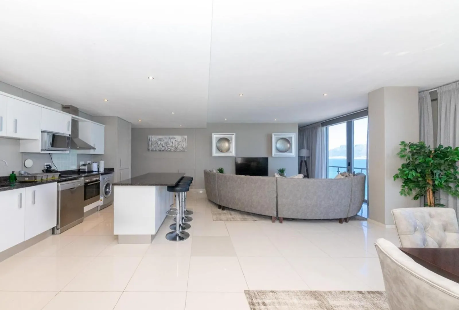 Infinity Self Catering Apartments Bloubergstrand