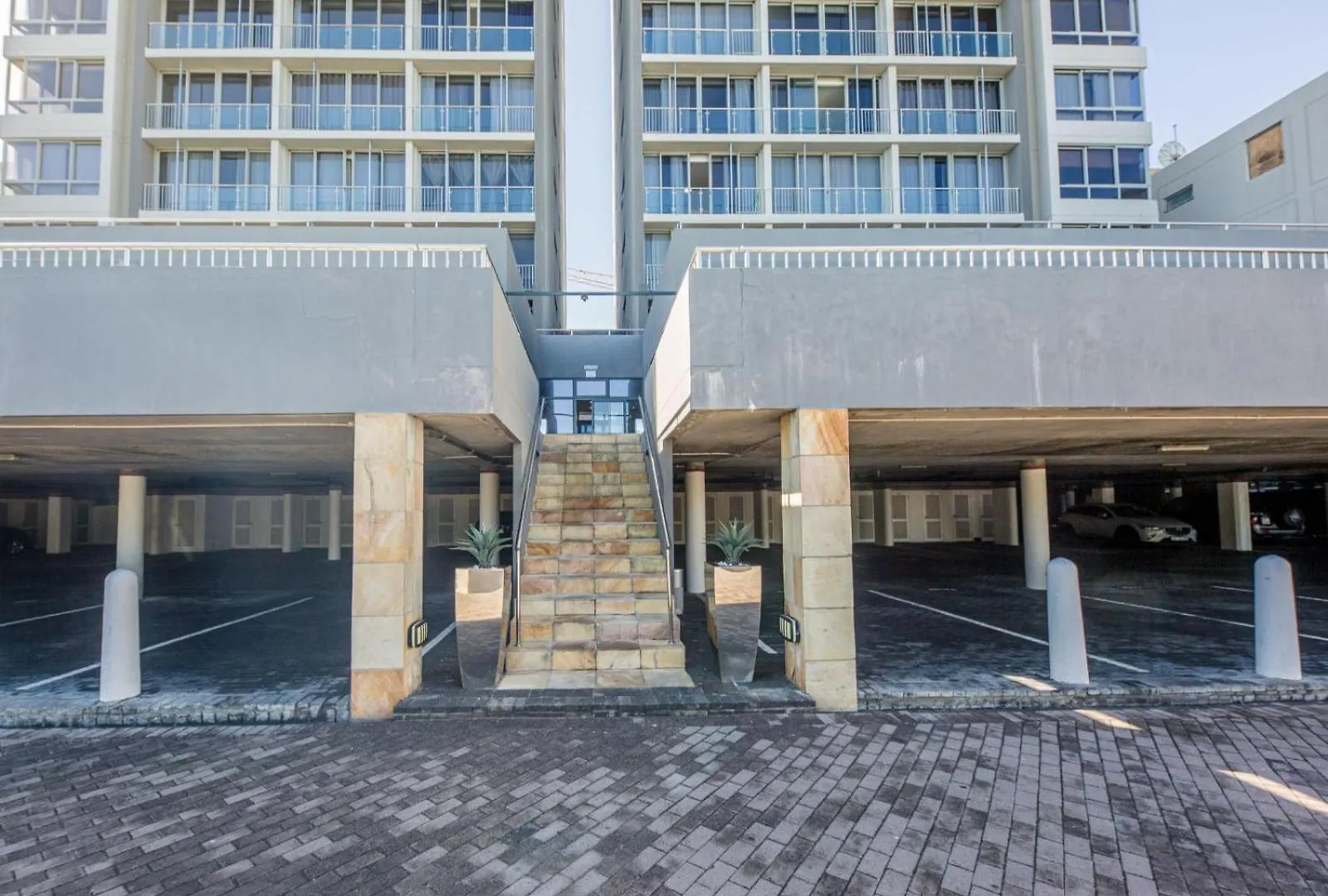 Infinity Self Catering Apartments Bloubergstrand