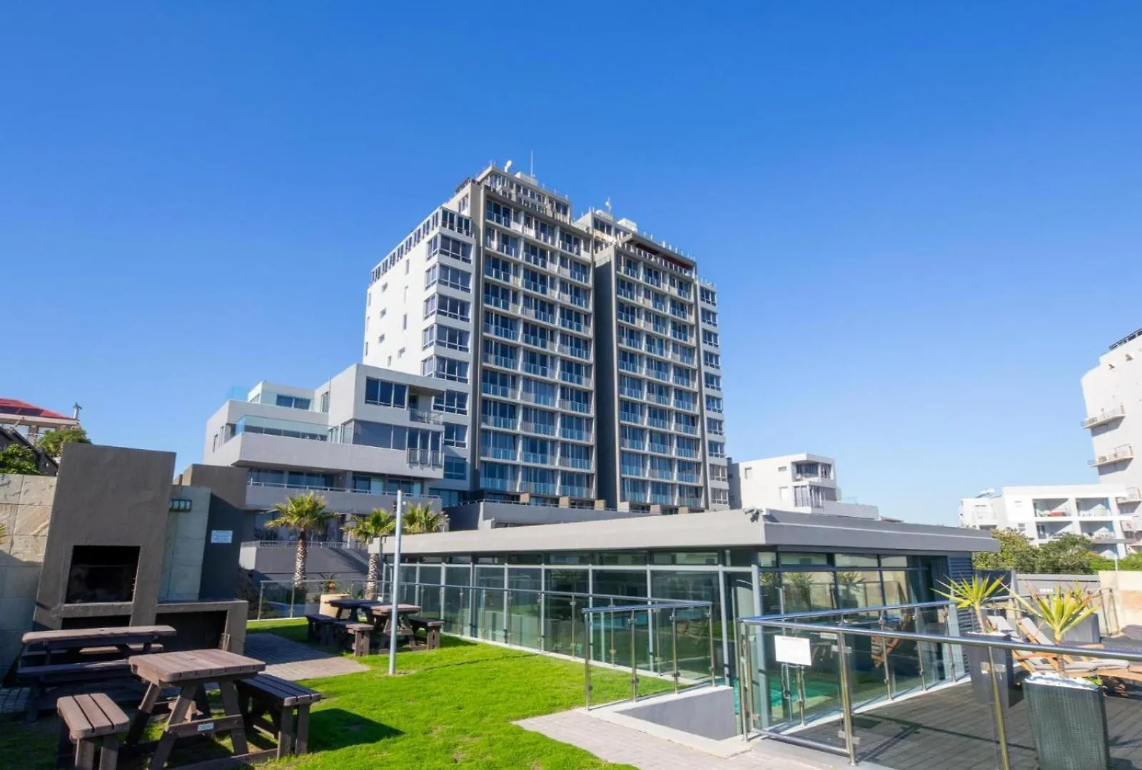 Infinity Self Catering Apartments Bloubergstrand Güney Afrika