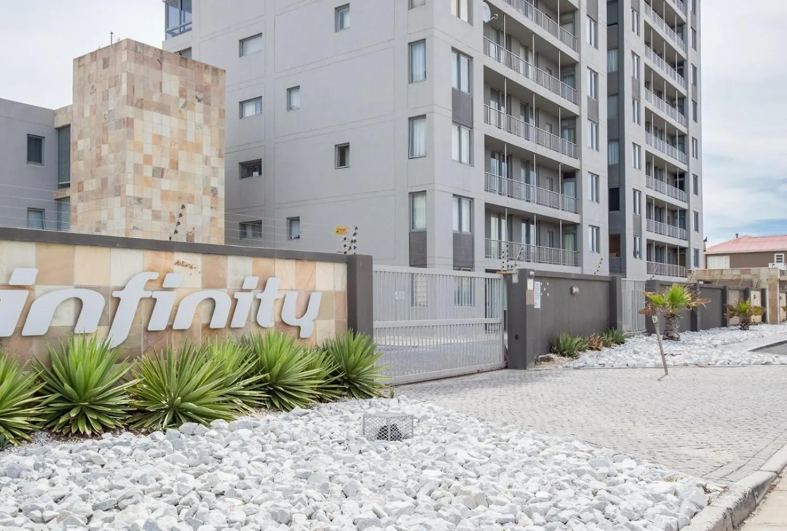 Infinity Self Catering Apartments Bloubergstrand
