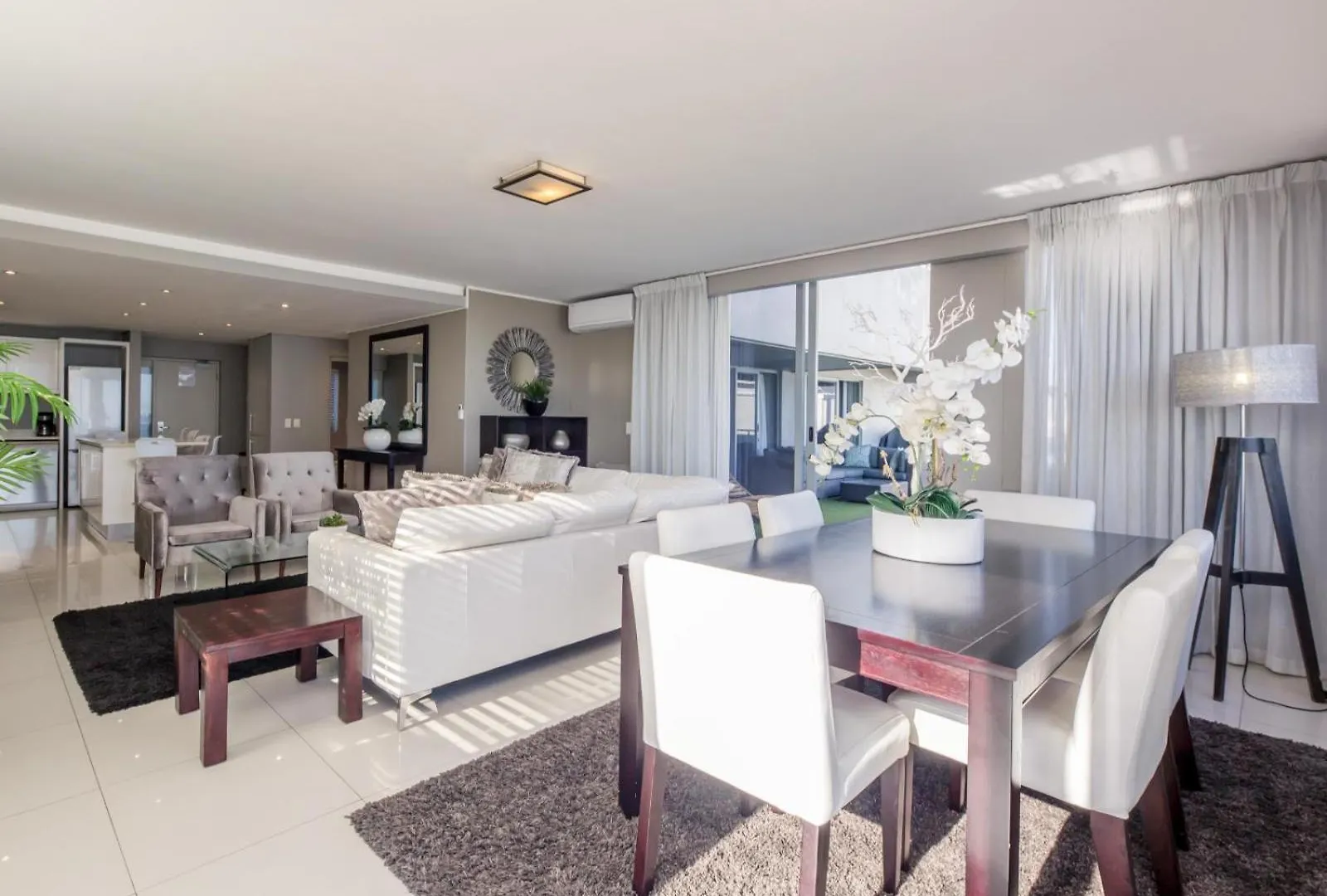Infinity Self Catering Apartments Bloubergstrand