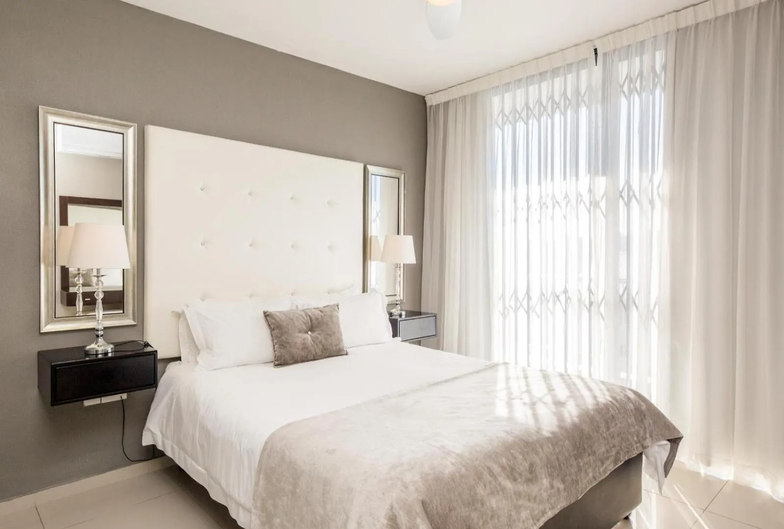 Infinity Self Catering Apartments Bloubergstrand Güney Afrika