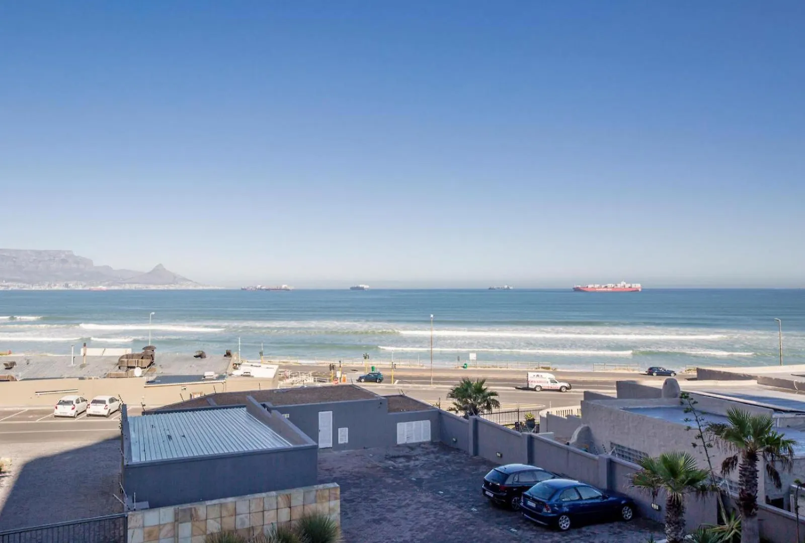 Infinity Self Catering Apartments Bloubergstrand Güney Afrika
